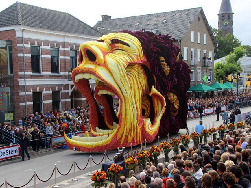 Скульптуры Ван Гога из георгин на фестивале Corso Zundert 