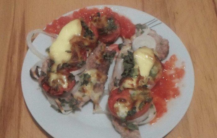 Свиные отбивные с помидорами и сыром в духовке