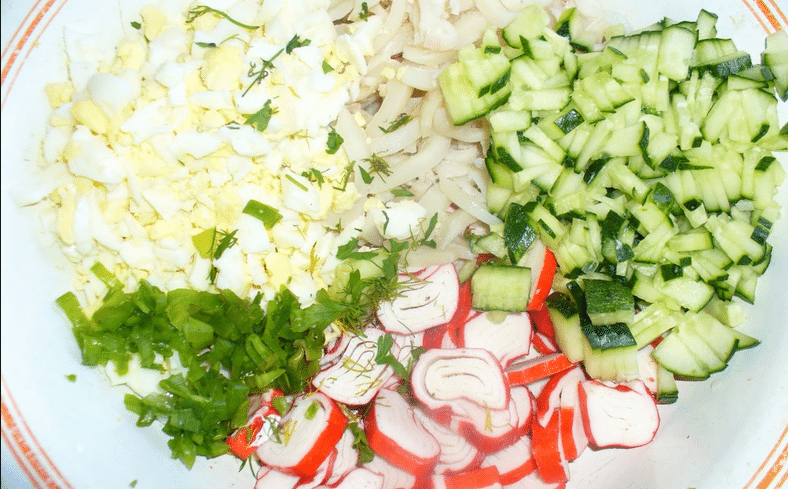 салат из кальмаров и крабовых палочек