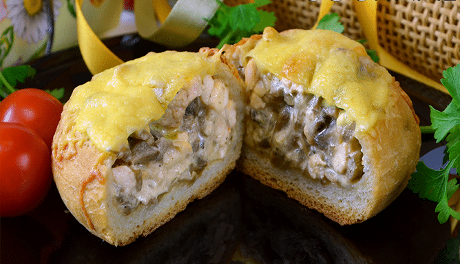 Жульен с грибами и курицей в булочках