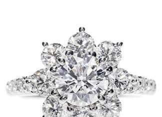 Обручки з діамантами на фото