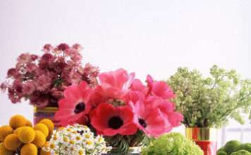 Оформлення весільного столу квітковими композиціями