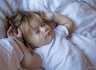 Співайте дитині колискові