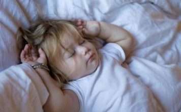 Співайте дитині колискові