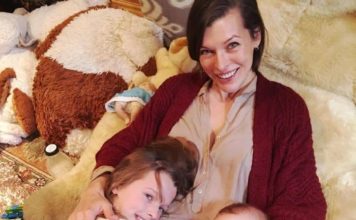 Мілла Йовович показала дорослих дочок.