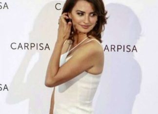 Жахливий купальник Пенелопи Крус оголила всі недоліки.