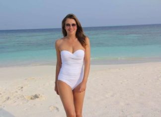 Елізабет Херлі хвалиться фотографіями в бікіні.