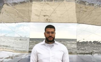 «І вам дісталося?»: Тіматі зі зламаною рукою приїхав до Пермі підтримати в суді DJ Smash.