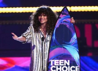 Незважаючи на безглуздий наряд, Зендая зачарувала публіку.