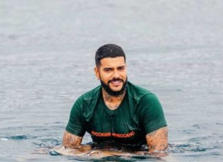 Тіматі показав, що він теж виносить сміття.