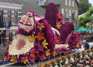 Скульптури Ван Гога з жоржин на фестивалі Corso Zundert.