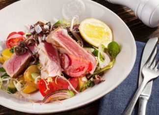 Салат «Нісуаз» від ресторану Food Embassy by Julia Vysotskaya.