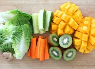 Чому небезпечно їсти тільки овочі і фрукти, пояснила казахстанський дієтолог