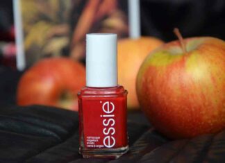 Лак для білосніжки-essie nail lacquer #61 “russian roulette”