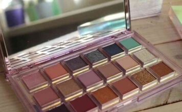 Huda beauty mercury retrograde eyeshadow palette