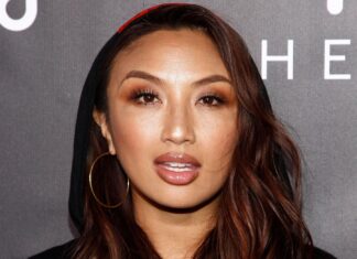 Магия “Эмми” и Уроки Жизни: Джинни Мэй – Пример для Подражания в Очаровательном Племени “Мамы Могут Все”