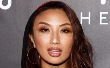 Магия “Эмми” и Уроки Жизни: Джинни Мэй – Пример для Подражания в Очаровательном Племени “Мамы Могут Все”