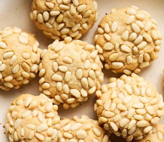 Печиво Піньолі: класичний італійський рецепт