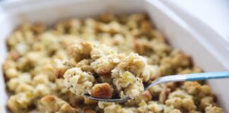 Начинка для птиці на заквасці з травами: класичний рецепт з родзинкою