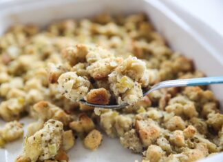 Начинка для птиці на заквасці з травами: класичний рецепт з родзинкою