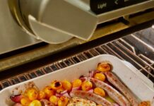 Швидка та проста запіканка з ковбасою: вечеря із залишків їжі в холодильнику