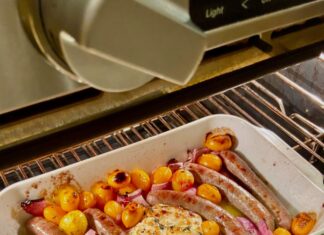 Швидка та проста запіканка з ковбасою: вечеря із залишків їжі в холодильнику