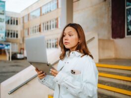 Чат-бот Grok визнали небезпечним для підлітків: нове дослідження виявило ризики