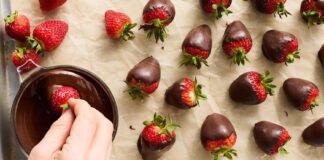 Шоколадна глазур для полуниці: легкий десерт до Дня святого Валентина
