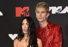 Machine Gun Kelly ділиться рідкісними кадрами з Daughter Saga у милому відео