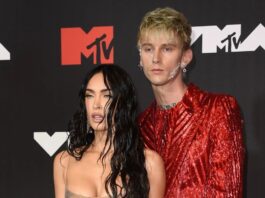 Machine Gun Kelly ділиться рідкісними кадрами з Daughter Saga у милому відео