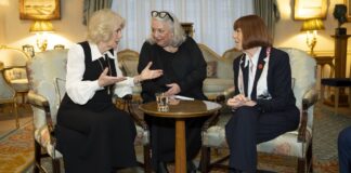 Королева Камілла Зустрілася з Пережила Згвалтування Жизель Пеліко в Символічній Зустрічі