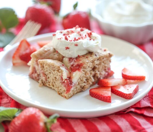 Полуничний Чізкейк-Завихрення: Десерт, який обов’язково сподобається всім
