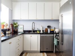 Цей «чарівний» органайзер за 23 долари повністю очистив мої кухонні прилавки