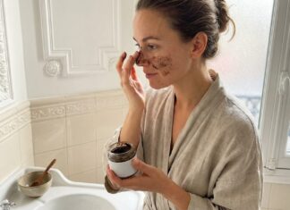 DIY-маска з кави та меду, яка дійсно очищає пори