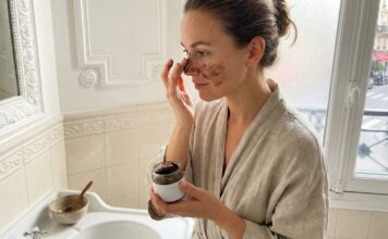 DIY-маска з кави та меду, яка дійсно очищає пори